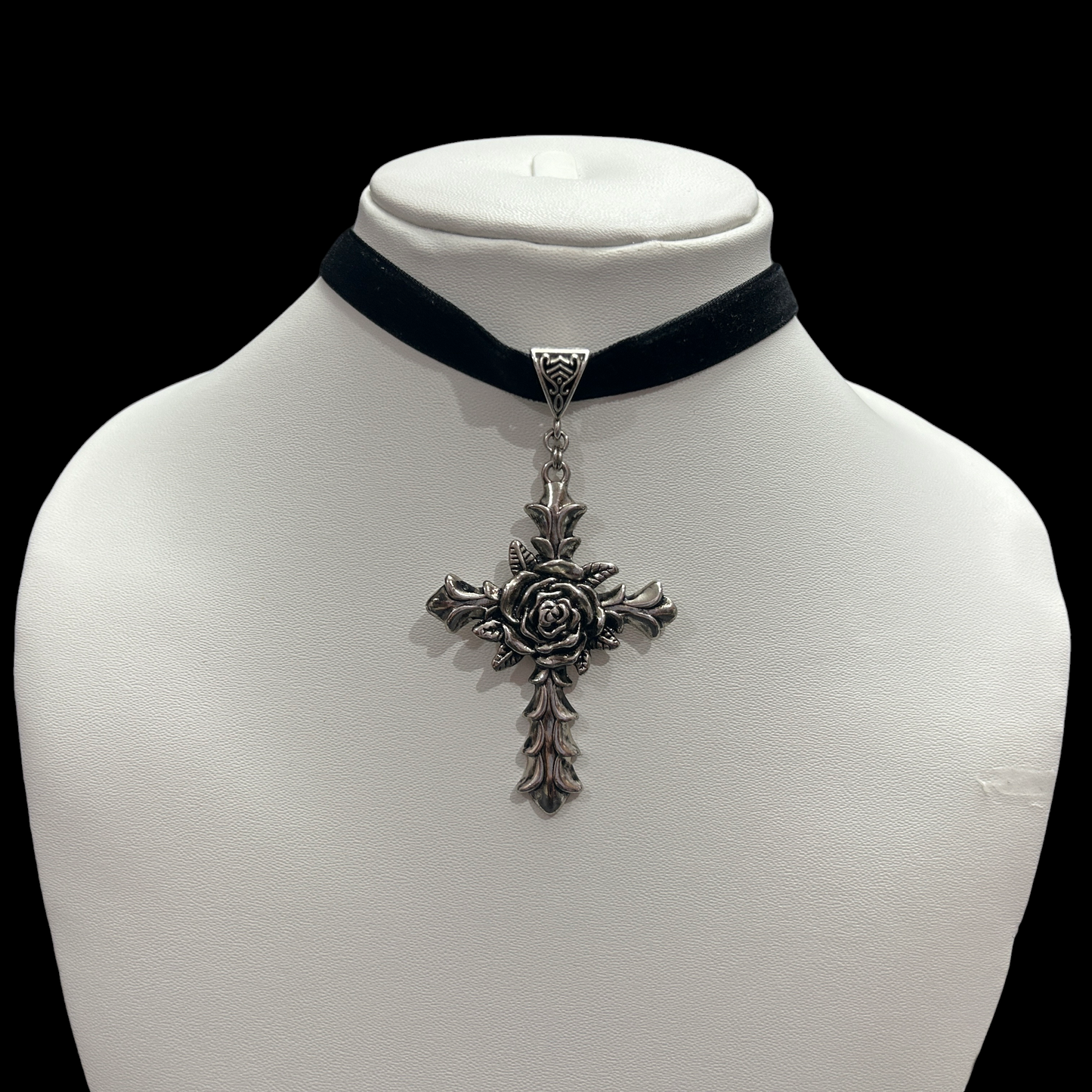 Close-up of silver rose crucifix on hand-stitched velvet choker. Shop gothic and grunge fashion accessories for alt jewelry lovers in India.