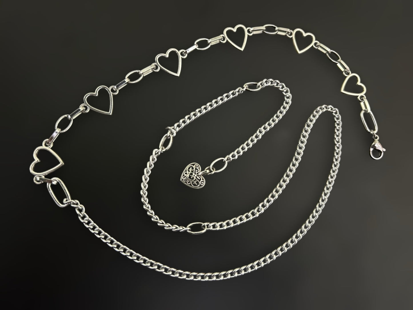 Size-adjustable grunge metal waist-chain accessory with heart motifs and hypoallergenic aluminum - Perfect for sensitive skin. Whimsical Jewelry for Indians.