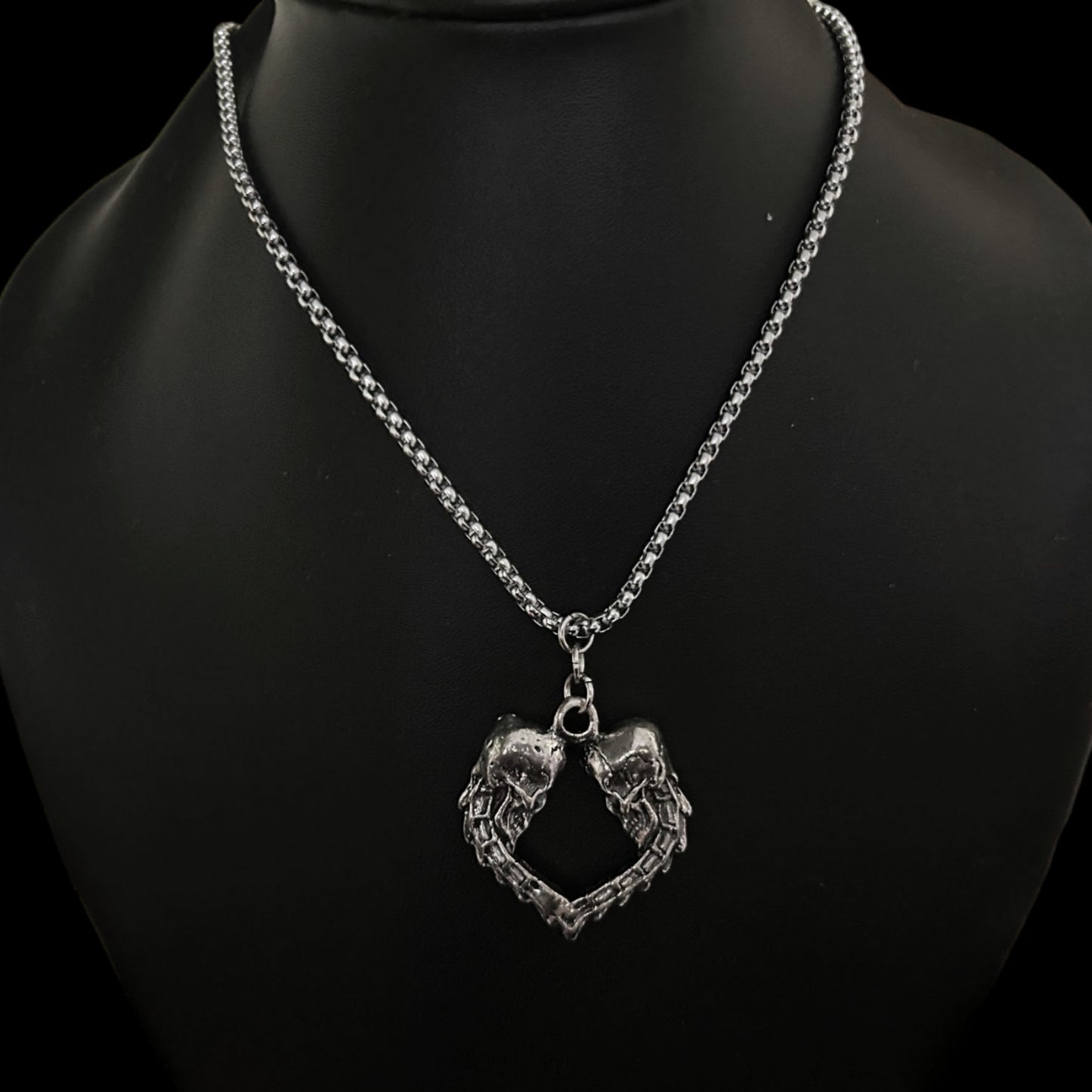 Front view of Spinal Love necklace by Phantom Cat. Shop kpop cosplay fashion accessories for men and women in India. Detailed Skull Heart Gothic Pendant with curb chain.