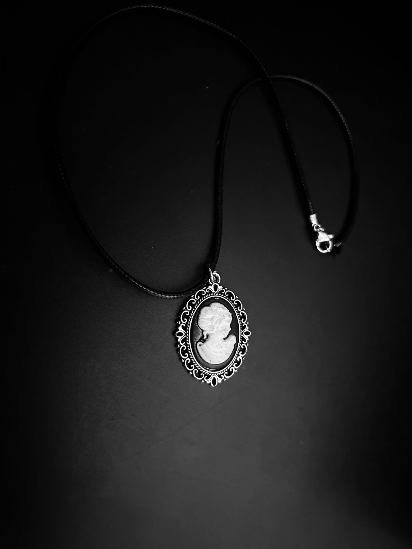 Gothic alt collar with Victorian and vampire-core themes, styled for dark fashion and historical fantasy looks. Perfect for dramatic nightwear, corset dressing, and lore-heavy outfits in India.