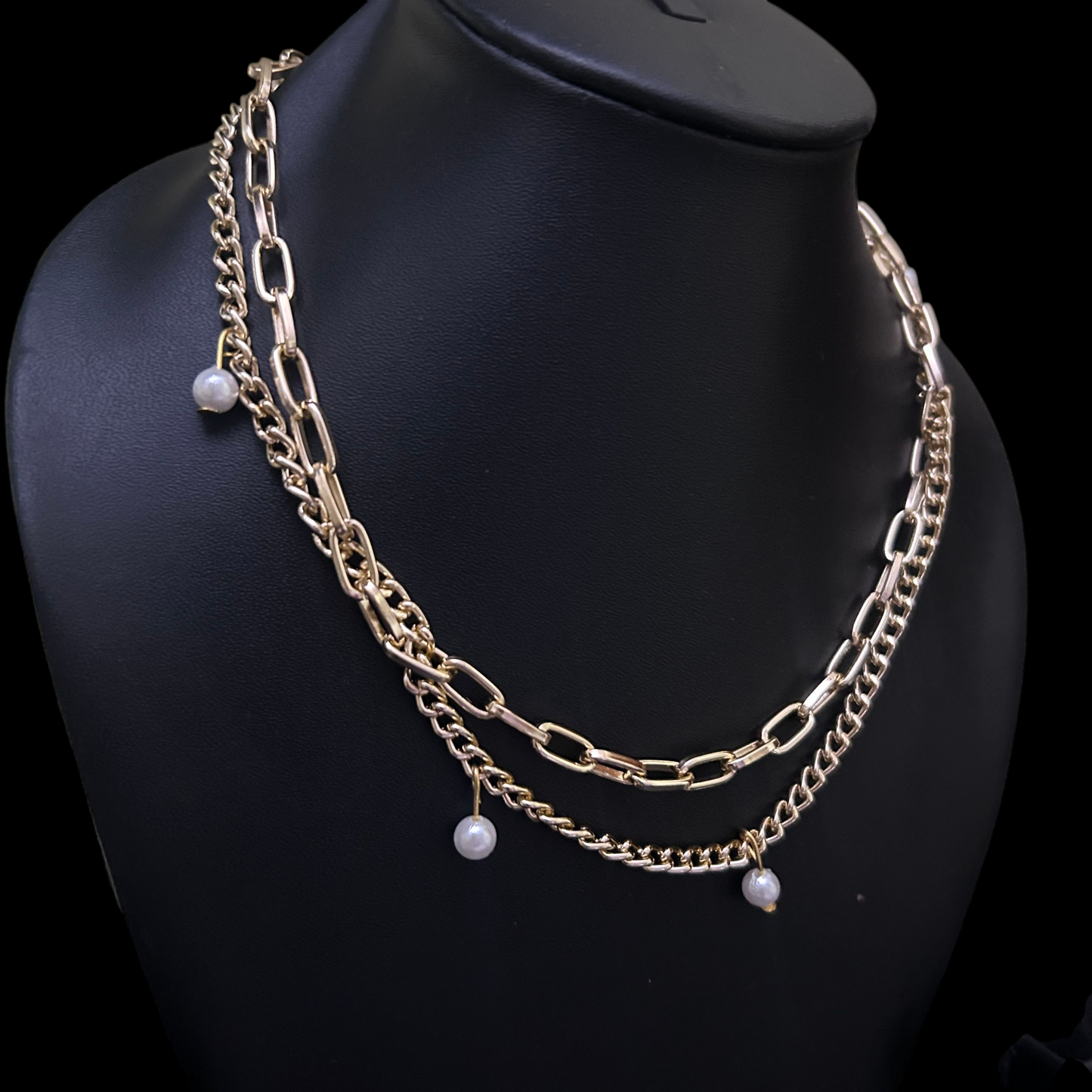 Hypoallergenic, sensitive skin unisex jewelry with pearls and golden sheen. Anti tarnish. Perfect for lovers of y2k and goth fashion 