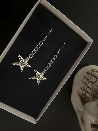 Top view of star dangle earrings on curb chain —  Alt and gothic jewelry online Shop in India, celestial gothic earrings for y2k, kpop, cosplay and fantasy styling.