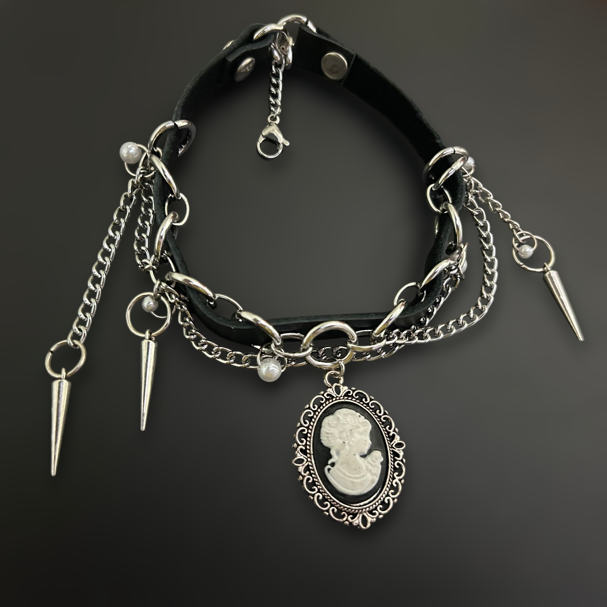 Victorian gothic vampire choker inspired by dark literature, alt fashion, and occult jewelry. Statement collar for Penny Dreadful-style wardrobes by Phantom Cat 